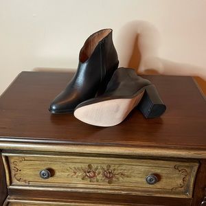 Leather black ankle bootie by Jeffrey Campbell